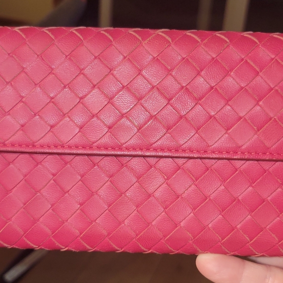 Bottega Veneta Intrecciato Cranberry Woven Leather Clutch - Picture 2 of 11
